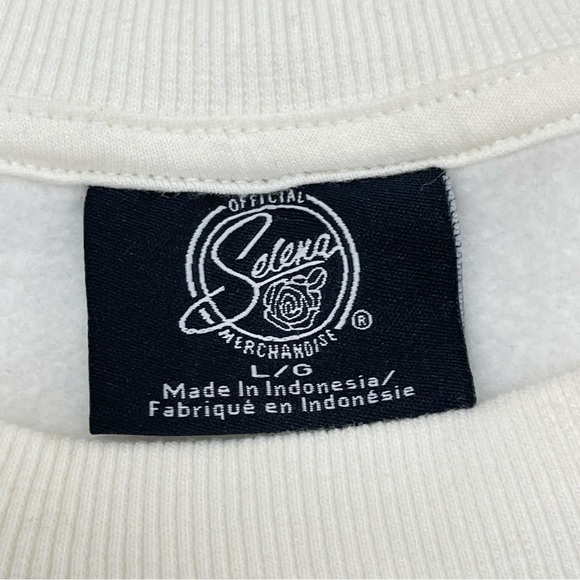 Old Navy Oversized Cropped Licensed Pop Culture Graphic Selena Ivory Sweatshirt - Picture 9 of 10